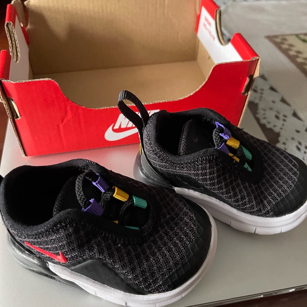 Nike baby shoes size 2C new with box